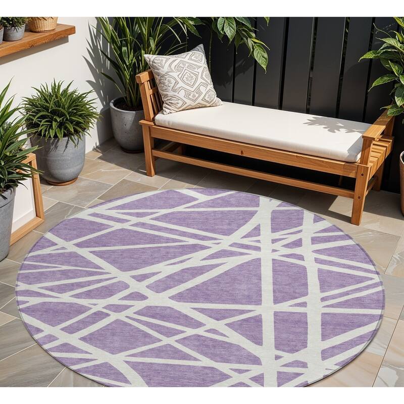HomeRoots Geometric Transitional Rectangle Outdoor Rug - 8' Round