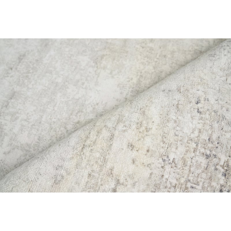 EXQUISITE RUGS Fine Pure Silk Hand-knotted Silk Silver/Ivory Area Rug.