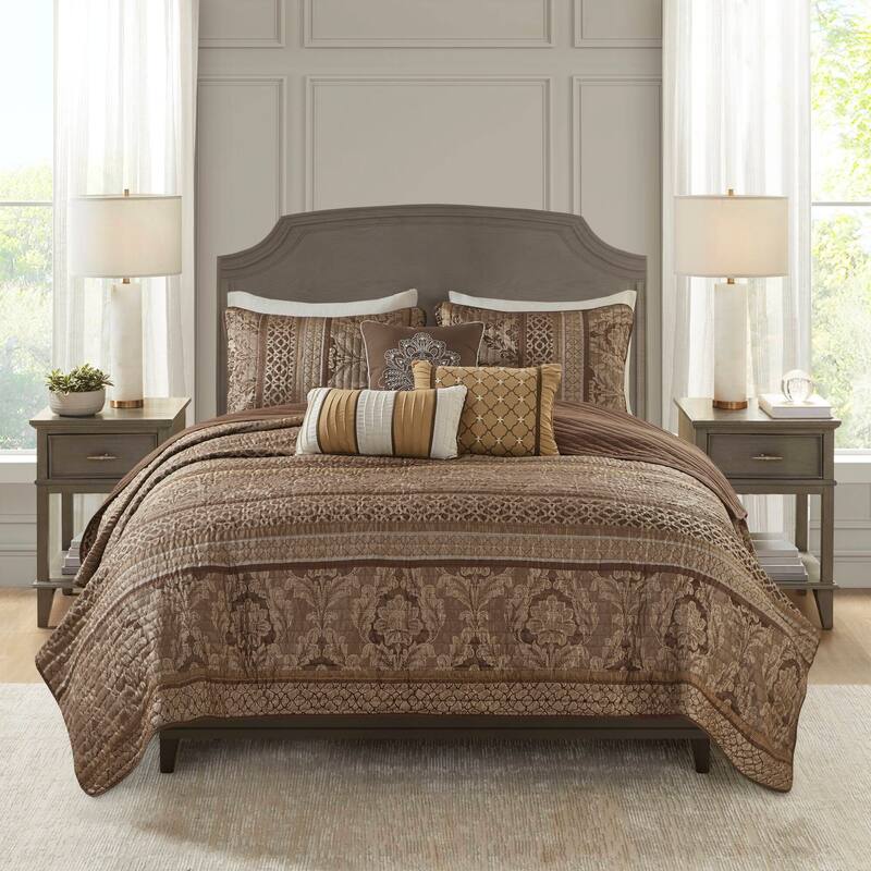 Madison Park Venetian 6 Piece Jacquard Quilt Set with Throw Pillows - Brown/Gold - Queen
