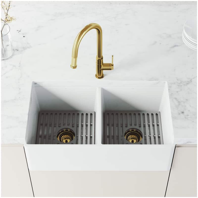 Vigo VG02035 Hart 1.8 GPM 18" H Single Handle Single Hole Pre-Rinse