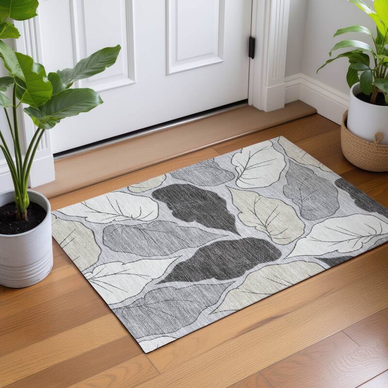 Machine Washable Indoor/ Outdoor Contemporary Floral Chantille Rug