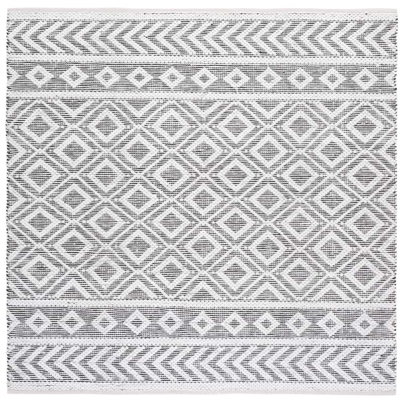 SAFAVIEH Handmade Montauk Gudlaug Bohemian Cotton Rug - 6' Square - Ivory/Black