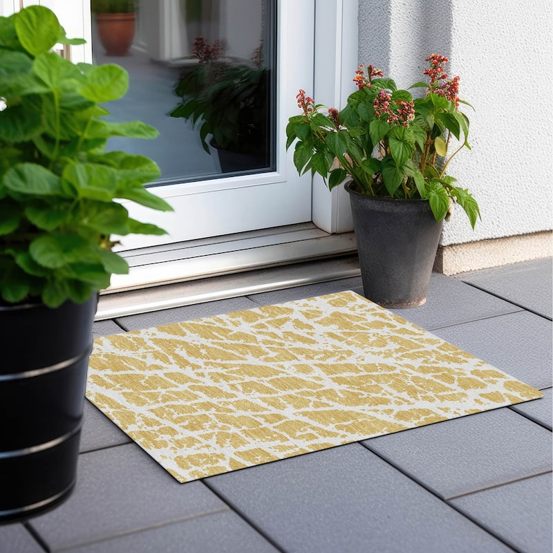Machine Washable Indoor/ Outdoor Transitional Gold Crackle Chantille Rug - Gold - 1'8" x 2'6"