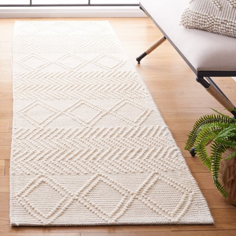 SAFAVIEH Handmade Natura Sabiha Boho Wool Rug