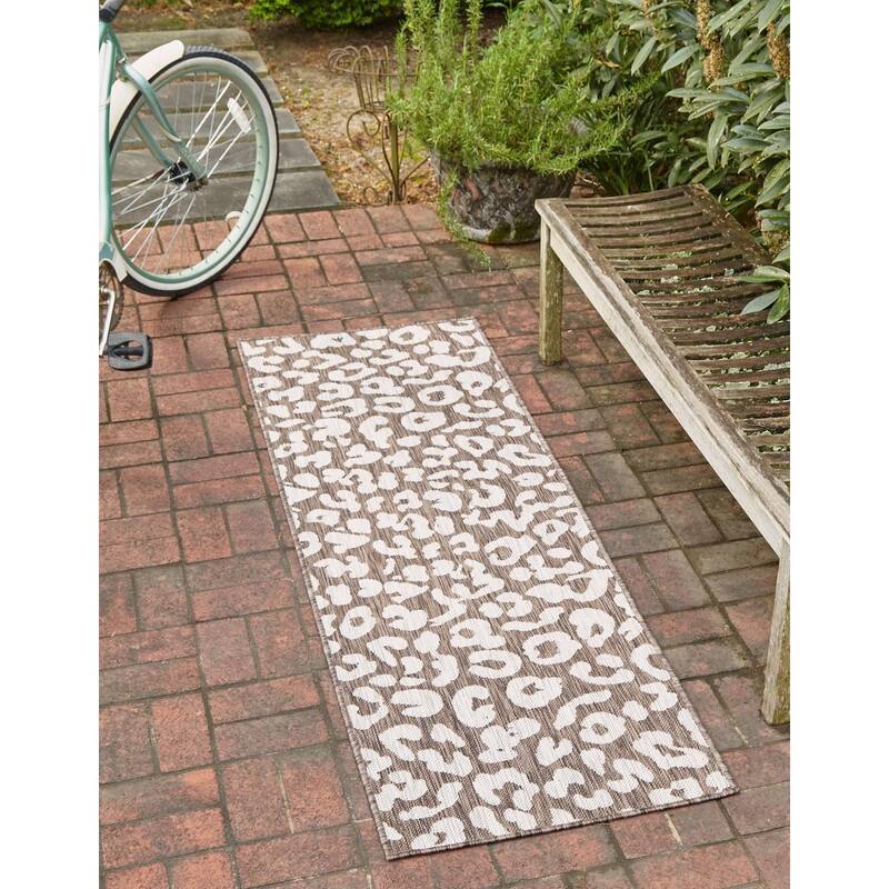 Outdoor Gallery Collection Area Rug - Brown - 2'x7'10"
