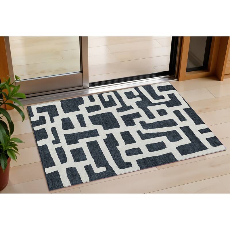 HomeRoots Abstract Transitional Rectangle Outdoor Rug - 3' x 5'