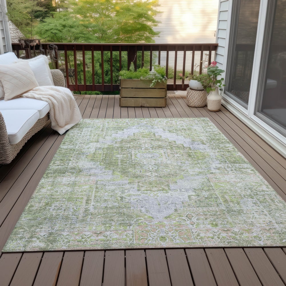 Machine Washable Indoor/Outdoor Traditional Global Chantille Rug