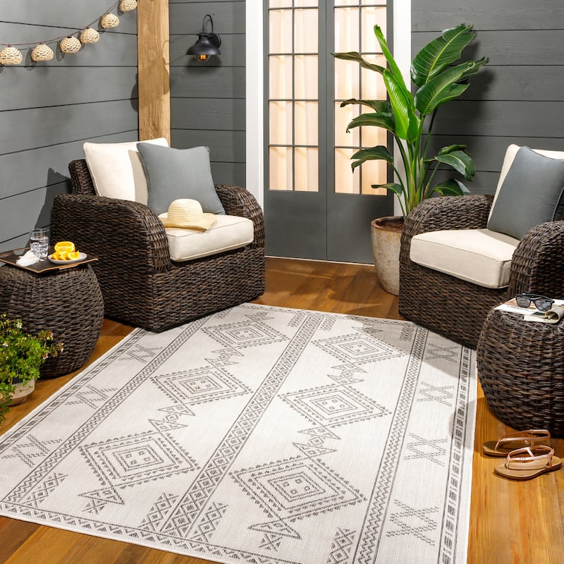 Livabliss Taukin Indoor/ Outdoor Casual Global Area Rug - 5'3" x 7' - Grey