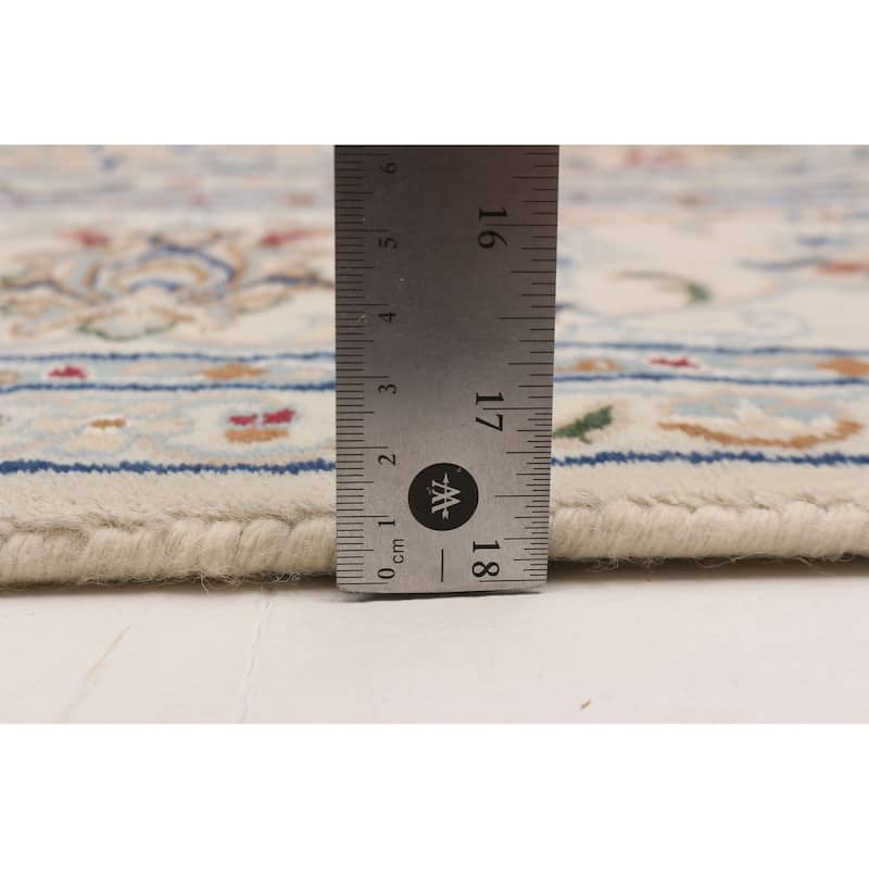 ECARPETGALLERY Hand-knotted Nain Cream Silk, Wool Rug - 6'0 x 9'0