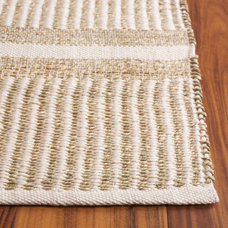 SAFAVIEH Handmade Natural Fiber Fevzije Farmhouse Seagrass Rug