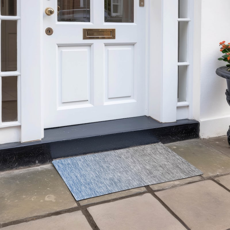 Machine Washable Indoor/ Outdoor Chantille Solid Ombre Rug - Blue - 1'8" x 2'6"
