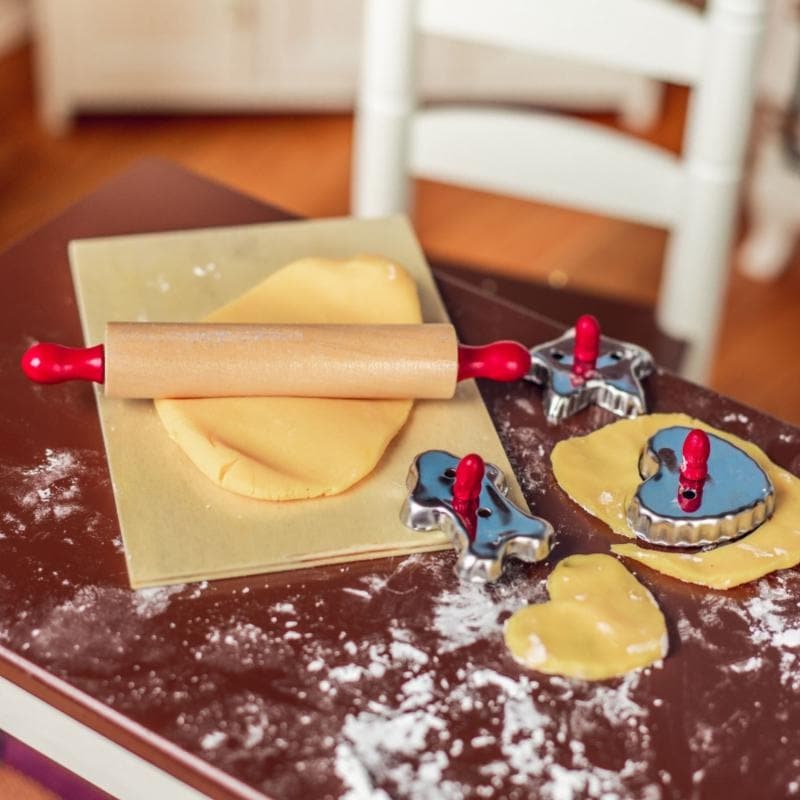 doll play food