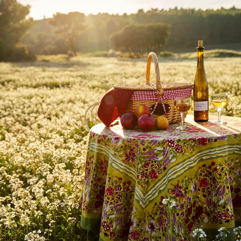 Jardine Red/ Green Floral Cotton Tablecloth