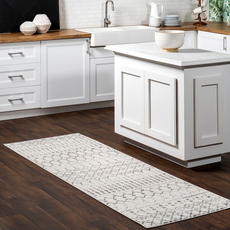 Nuloom Emmy Moroccan Trellis Area Rug - 2' 8" x 8' - Grey