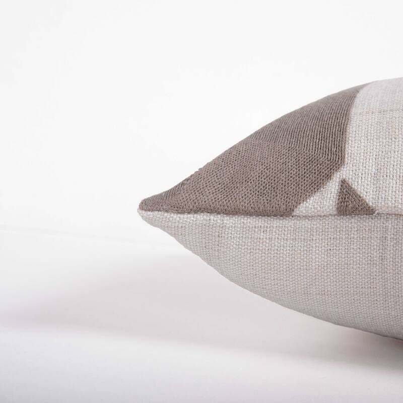 Rizzy Collection Natural Geometric Modern Throw Pillow