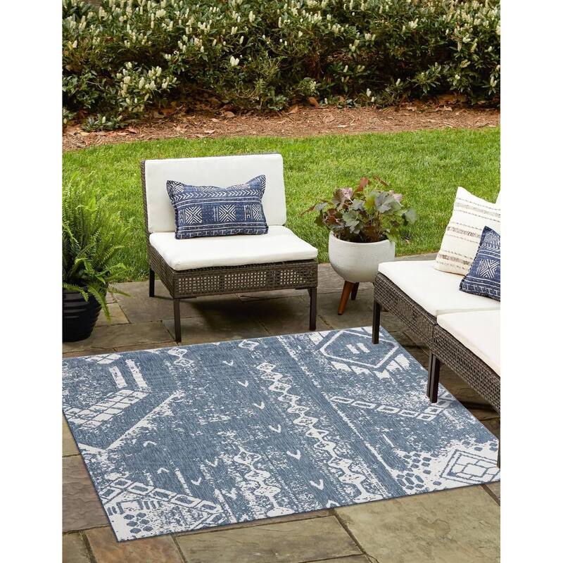Outdoor Ogooplario Collection Area Rug