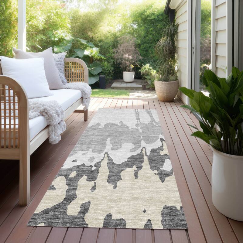Machine Washable Indoor/ Outdoor Modern Abstract Chantille Rug - Gray - 2'3" x 7'6"