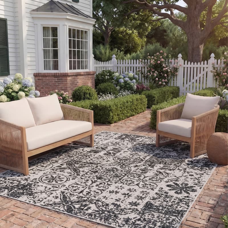 SAFAVIEH Courtyard Wenda Transitional Rug