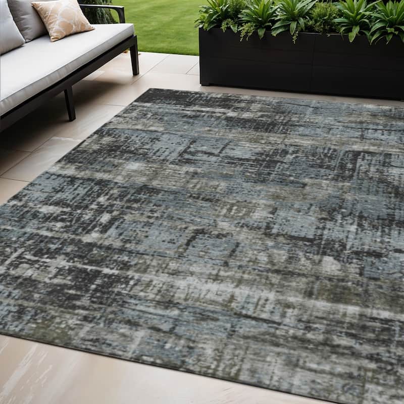 HomeRoots Geometric Transitional Rectangle Outdoor Rug - 5' X 8'