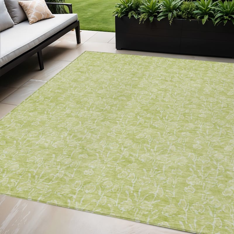 HomeRoots Floral Transitional Rectangle Outdoor Rug - 5' X 8'