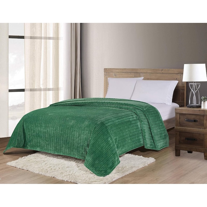 Décor&More HomeEssentials Extra Heavy and Plush Chevron Braided King Size Microplush Jacquard Blanket (102" x 86") - Green