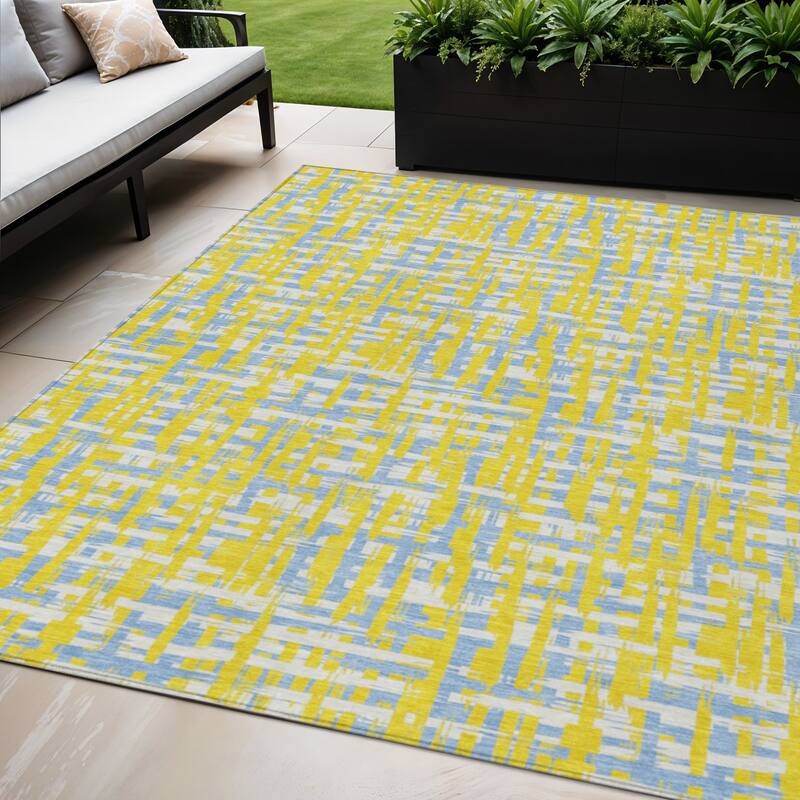 HomeRoots Abstract Transitional Rectangle Outdoor Rug - 5' X 8'