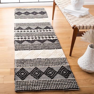 SAFAVIEH Handmade Natura Annedorte Wool Rug