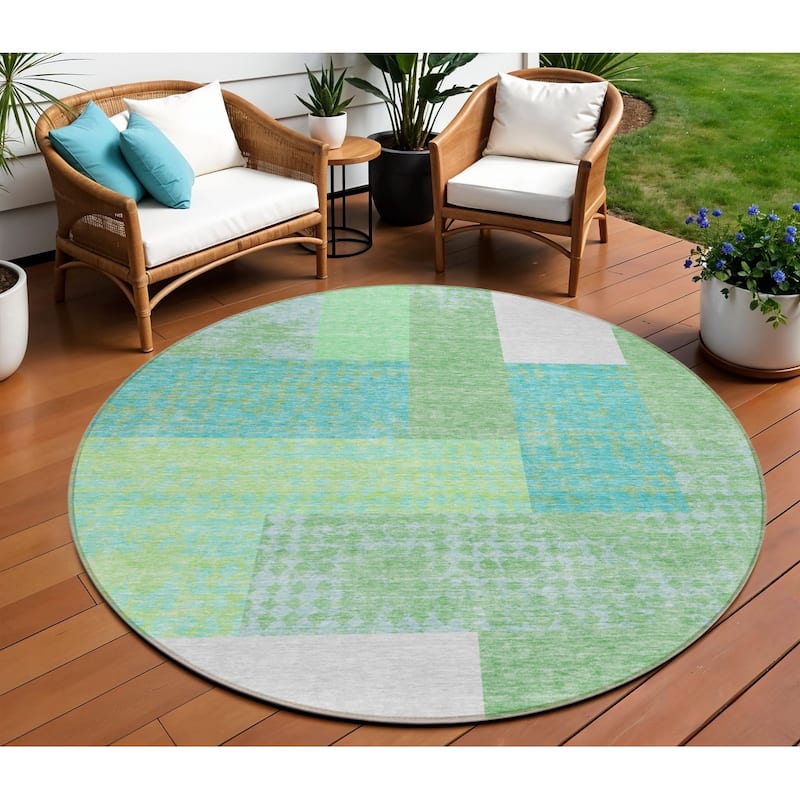 HomeRoots Geometric Transitional Rectangle Outdoor Rug - 8' Round