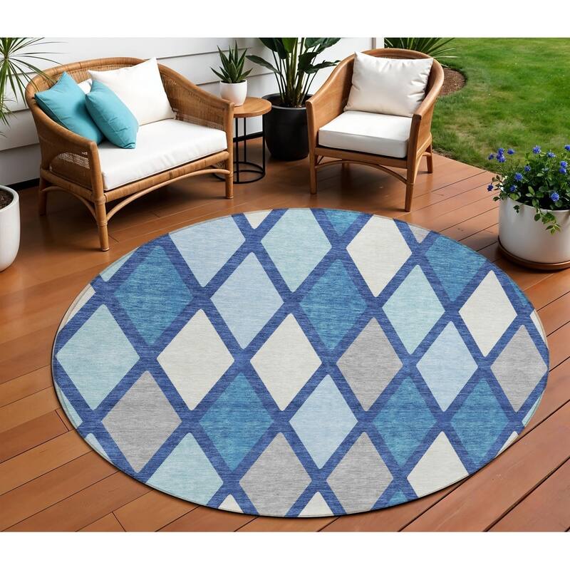 HomeRoots Geometric Transitional Rectangle Outdoor Rug - 8' Round