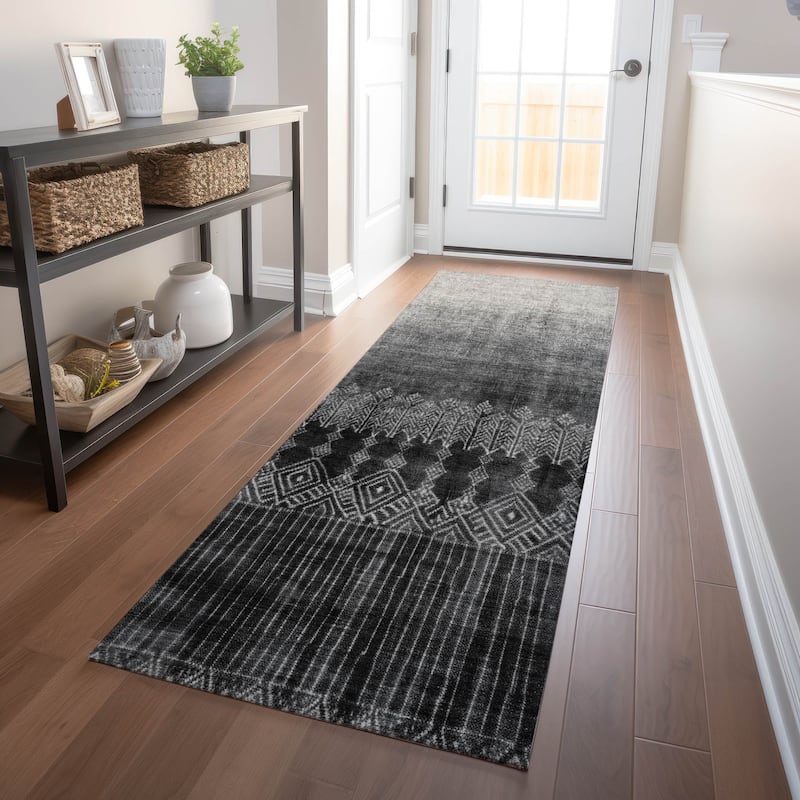 Machine Washable Indoor/ Outdoor Boho Ombre Chantille Rug - Black - 2'3" x 7'6"