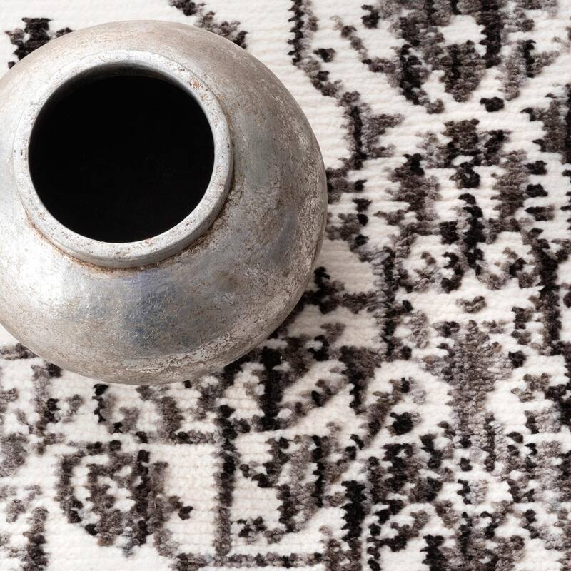 Nuloom Transitional Vintage Lavish Mayen Medallion Area Rug