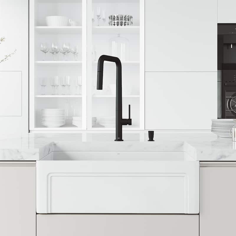 VIGO Parsons 18" H Single Handle Pull-Down Sprayer Kitchen Faucet