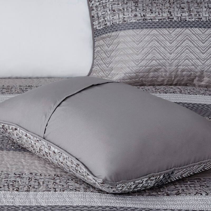 GDF Studio - Rhapsody Reversible Jacquard Quilt Set with Decorative Pillows