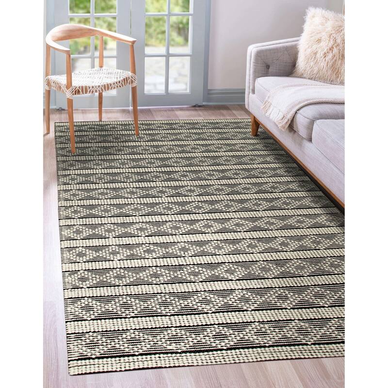 Black Contemporary Geometric Kilim Area Rug - Sleek and Modern Design