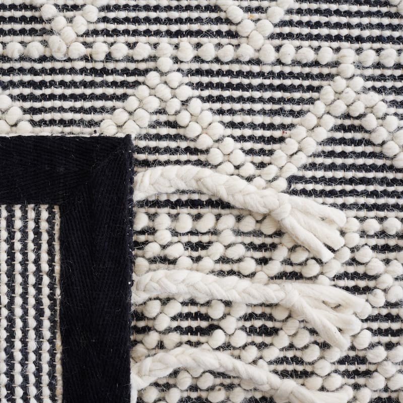 SAFAVIEH Handmade Natura Fehrat Wool Braided Tassel Rug