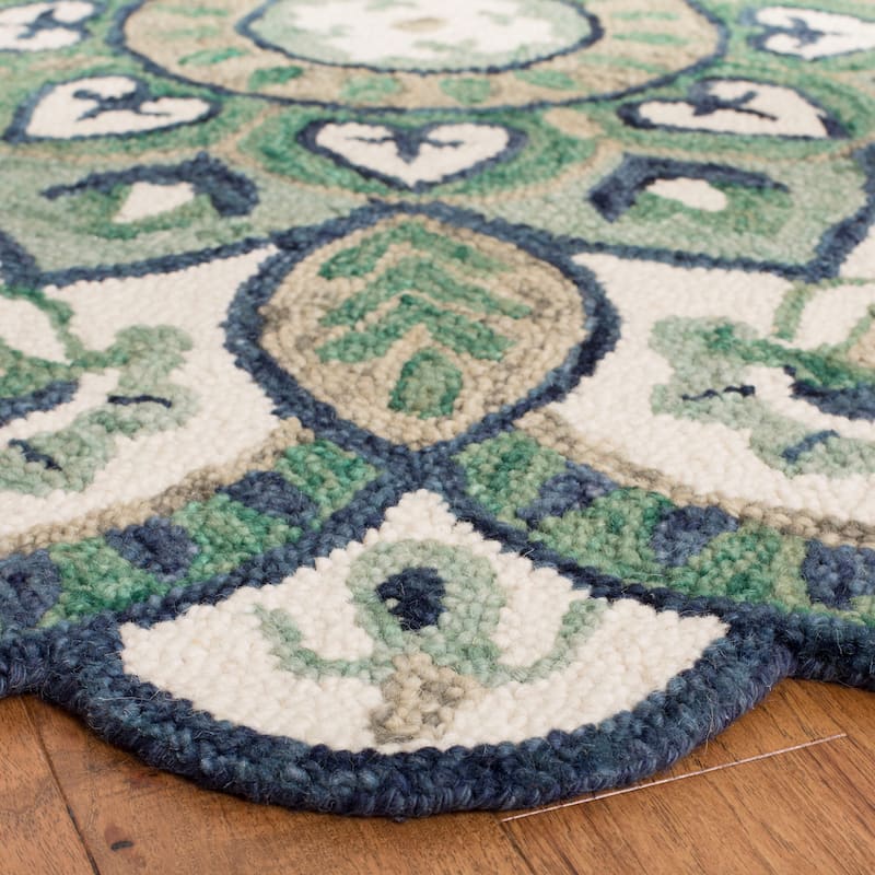 SAFAVIEH Handmade Novelty Urtza Ornate Flower Wool Rug