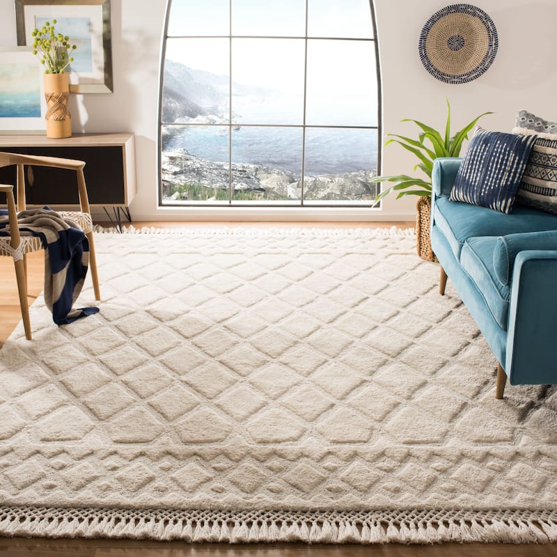 SAFAVIEH Handmade Casablanca Shag Grozdanka Tribal Wool Rug - 9' x 12' - Ivory