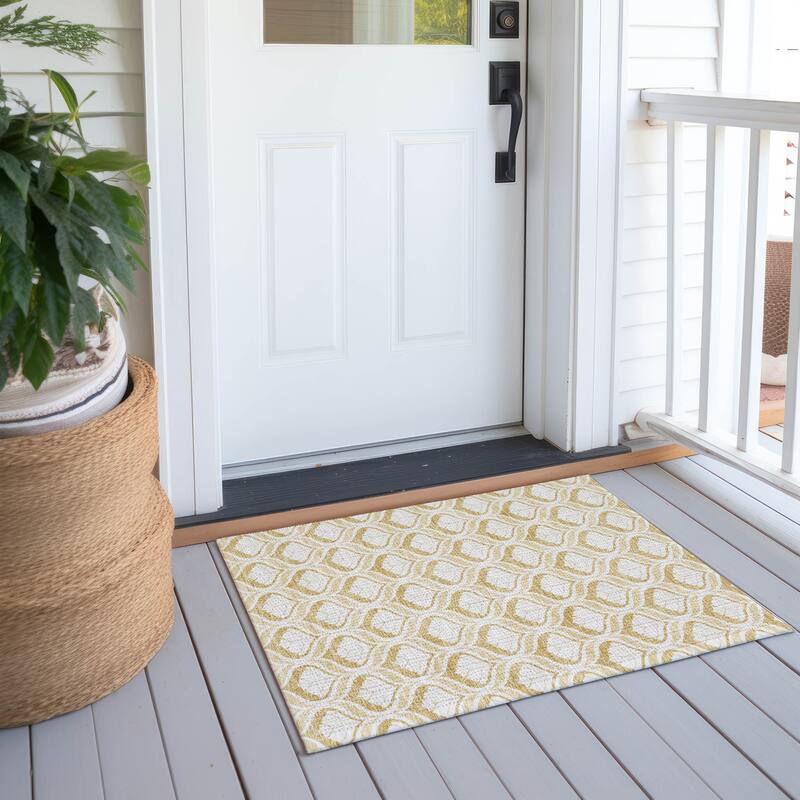 Machine Washable Indoor/ Outdoor Modern Trellis Chantille Rug - Gold - 1'8" x 2'6"