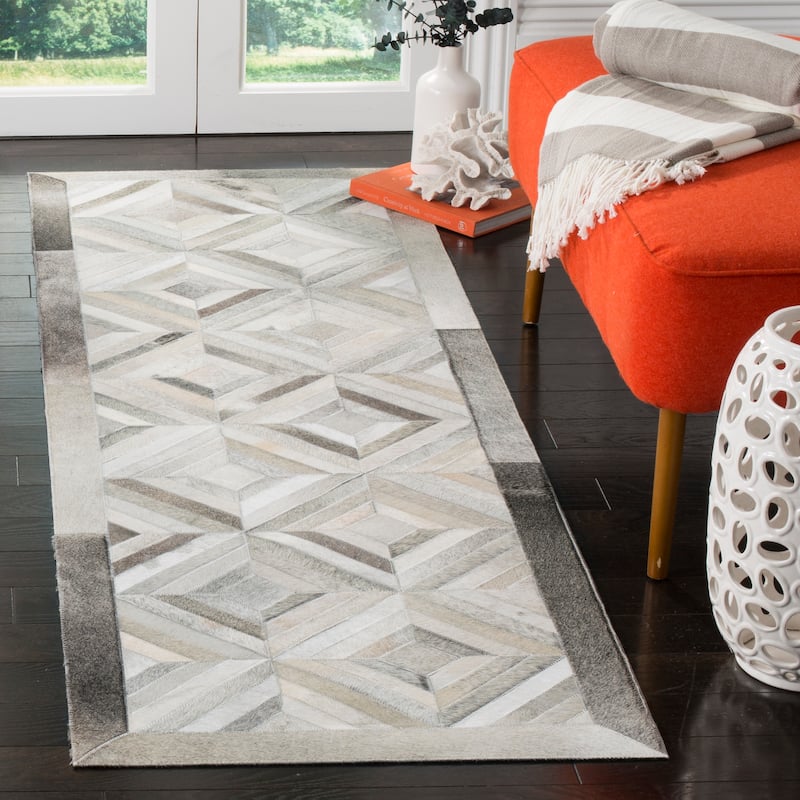 SAFAVIEH Handmade Studio Leather Rhiannon Modern Leather Rug - 2'3" x 7' Runner - Grey