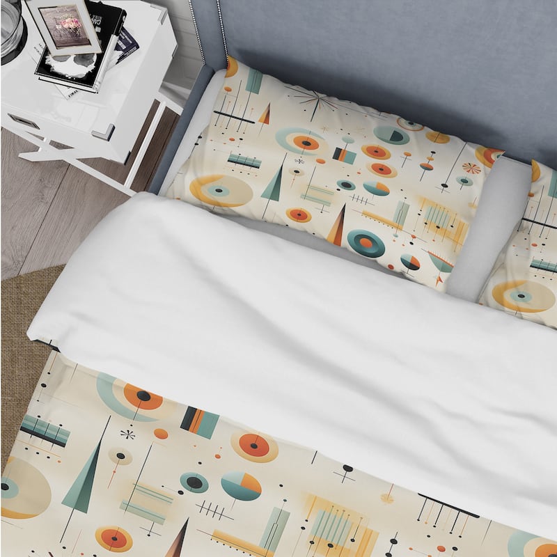 Designart "Midcentury Geometric Resurgence" Orange Mid-Century - Bedding Cover Set With Shams