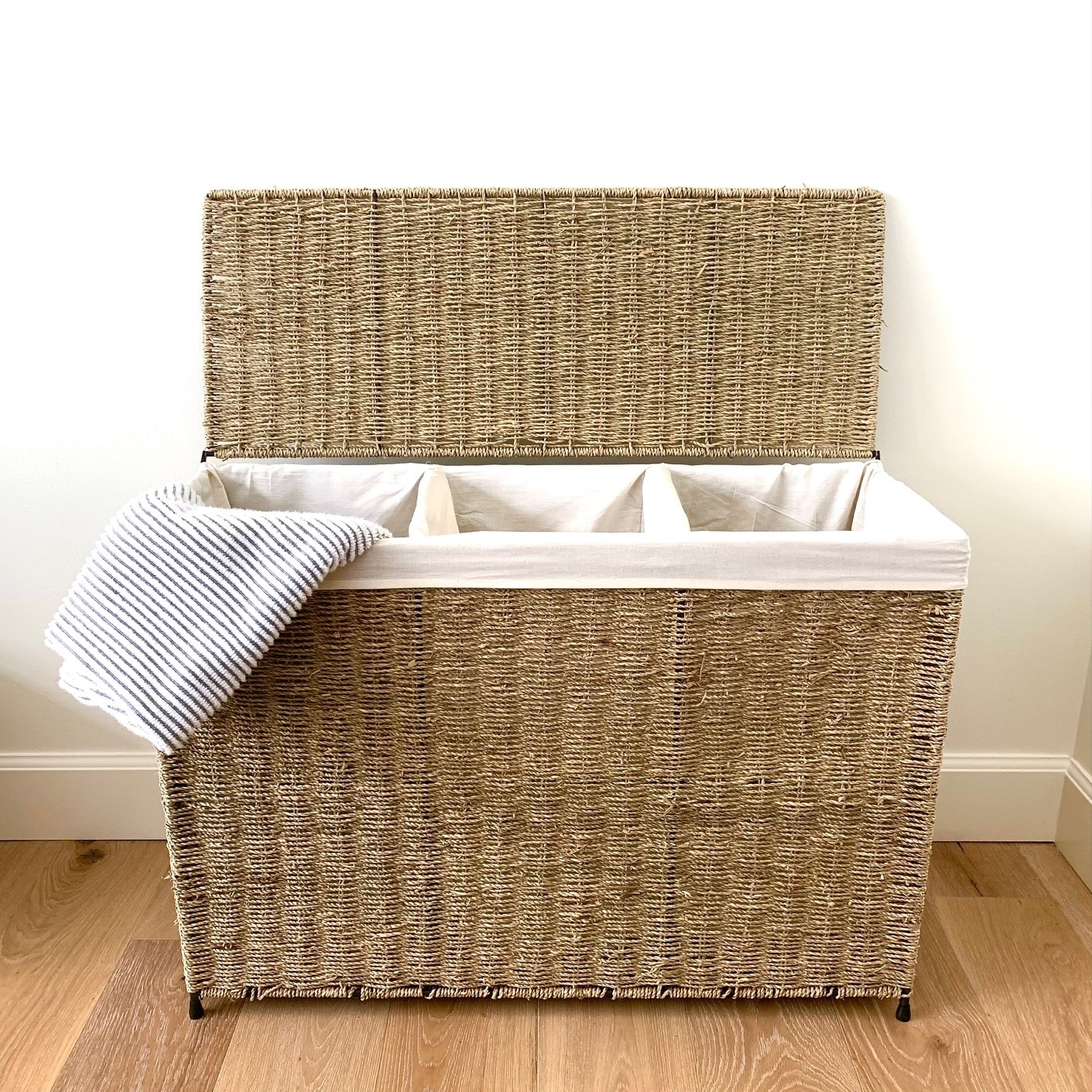 NEW High Quality Wicker Storage Basket White Grey Bathroom Bedroom Lined Hamper 