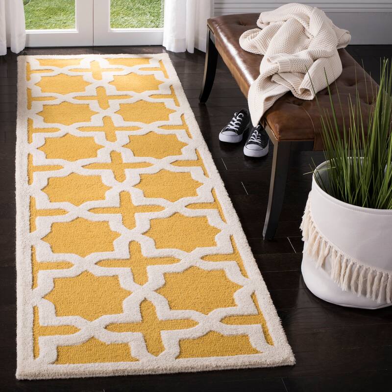 SAFAVIEH Handmade Cambridge Remedios Geometric Wool Rug - 2'6" x 12' Runner - Gold/Ivory