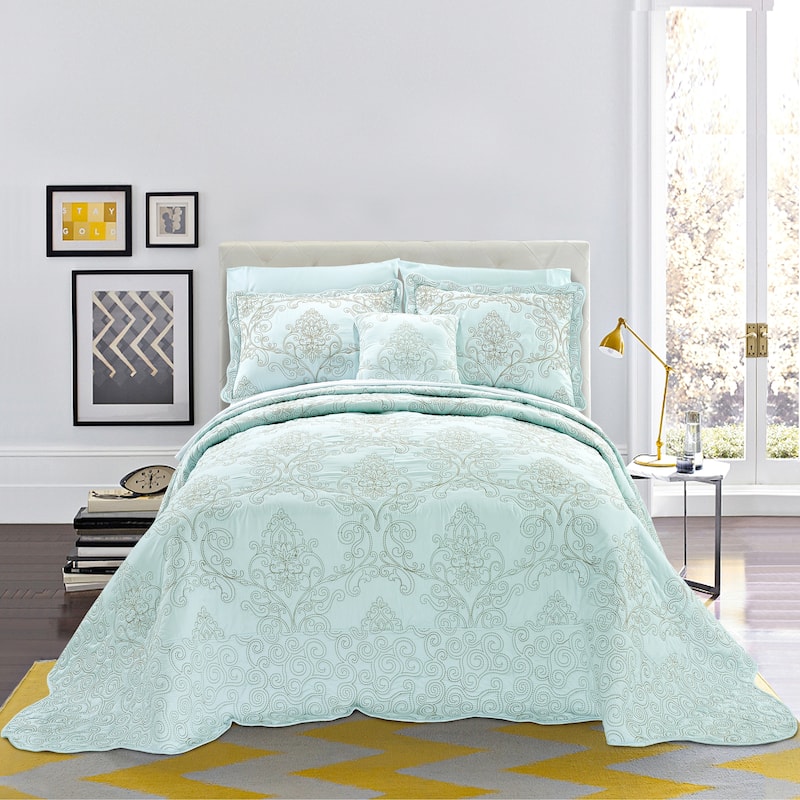 Serenta Damask Oversized 4-piece Bedspread Set