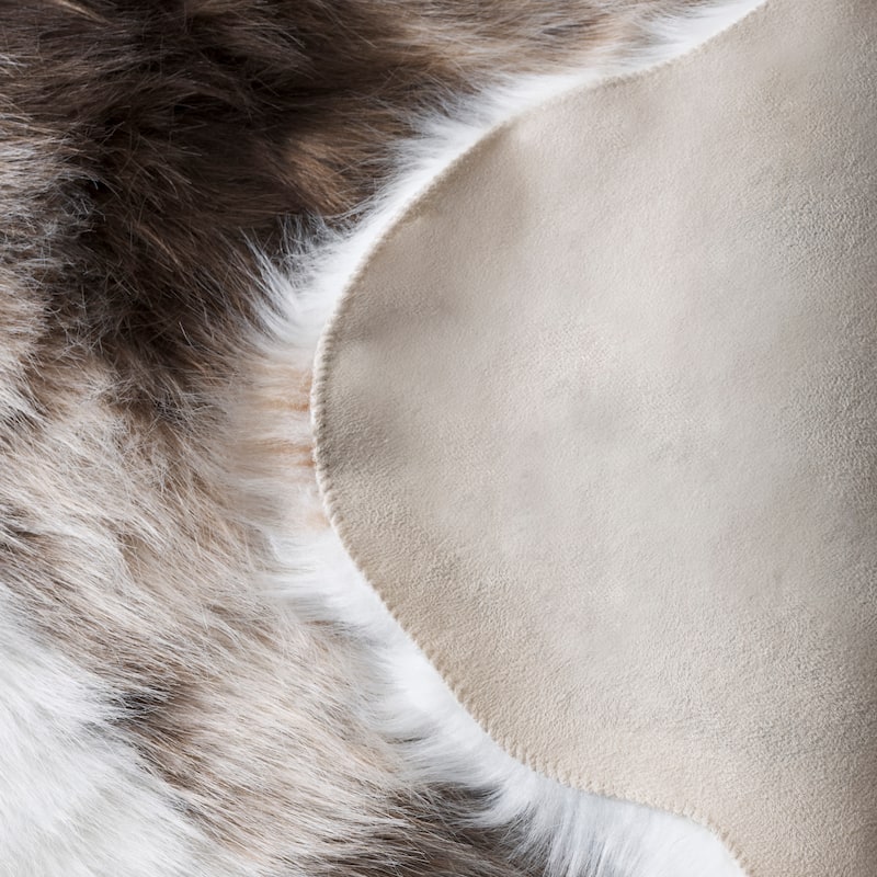 SAFAVIEH Faux Sheep Skin Hanife 2-inch Thick Shag Rug