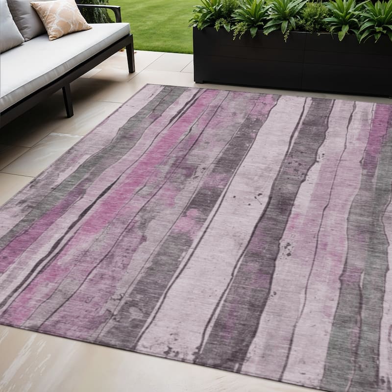 HomeRoots Striped Transitional Rectangle Outdoor Rug - 5' X 8'