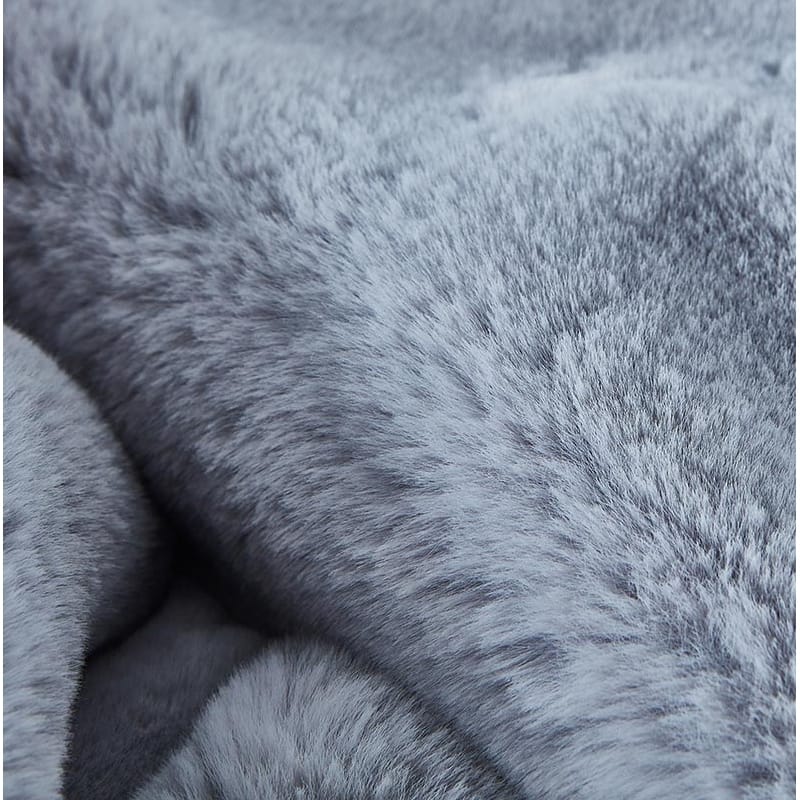 Cassilda Luxury Chinchilla Throw Blanket