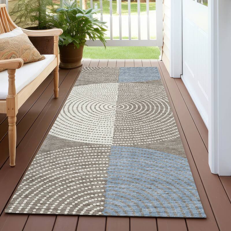 Machine Washable Indoor/ Outdoor Casual Circles Chantille Rug - Taupe - 2'3" x 7'6"