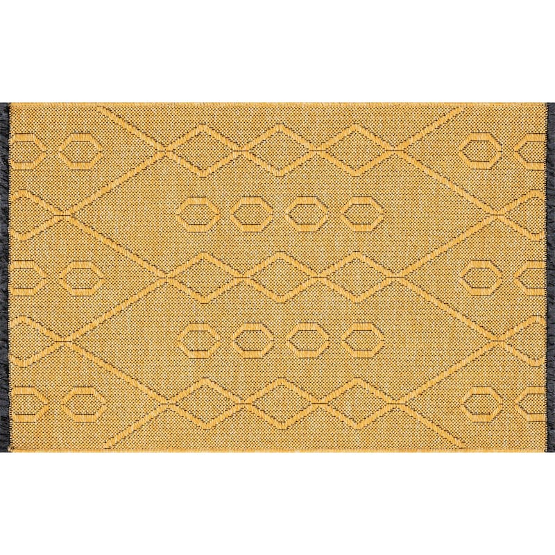 Alameda Solid Color Geometric Machine Washable Indoor Area Rug