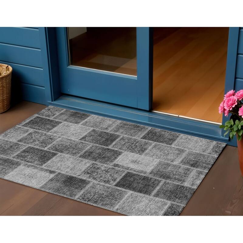 HomeRoots Patchwork Transitional Rectangle Outdoor Rug - 3' x 5'