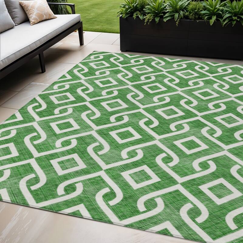 HomeRoots Geometric Transitional Rectangle Outdoor Rug - 5' X 8'